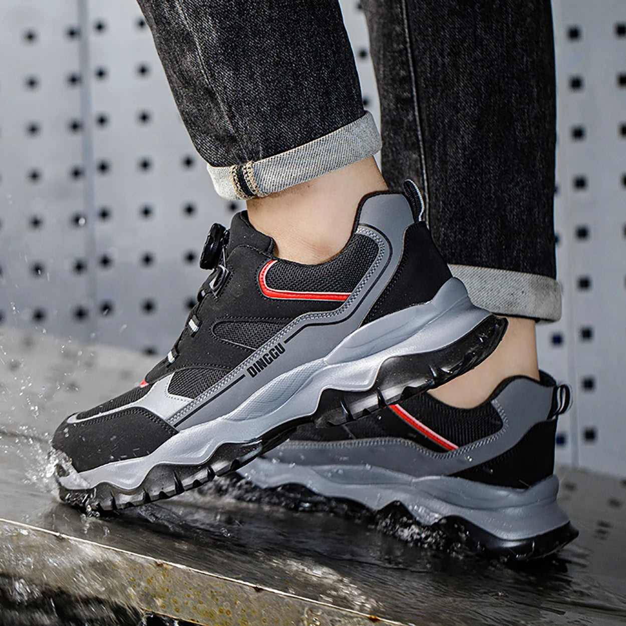 Steel Toe Lightweight Breathable Sneakers for Men Anti-smash Anti-puncture Protection Safety Shoes Rotating Button Work Shoes