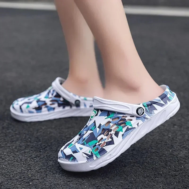 2025 New Fashion Sandals Men Clog Sandals Comfortable Breathable Beach Sandals Men Women Clogs Slippers Soft Bottom Men Shoes