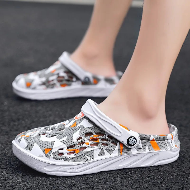 2025 New Fashion Sandals Men Clog Sandals Comfortable Breathable Beach Sandals Men Women Clogs Slippers Soft Bottom Men Shoes